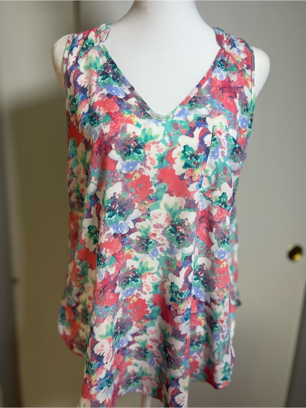 Lush Multicolor Floral V-Neck Tank Top